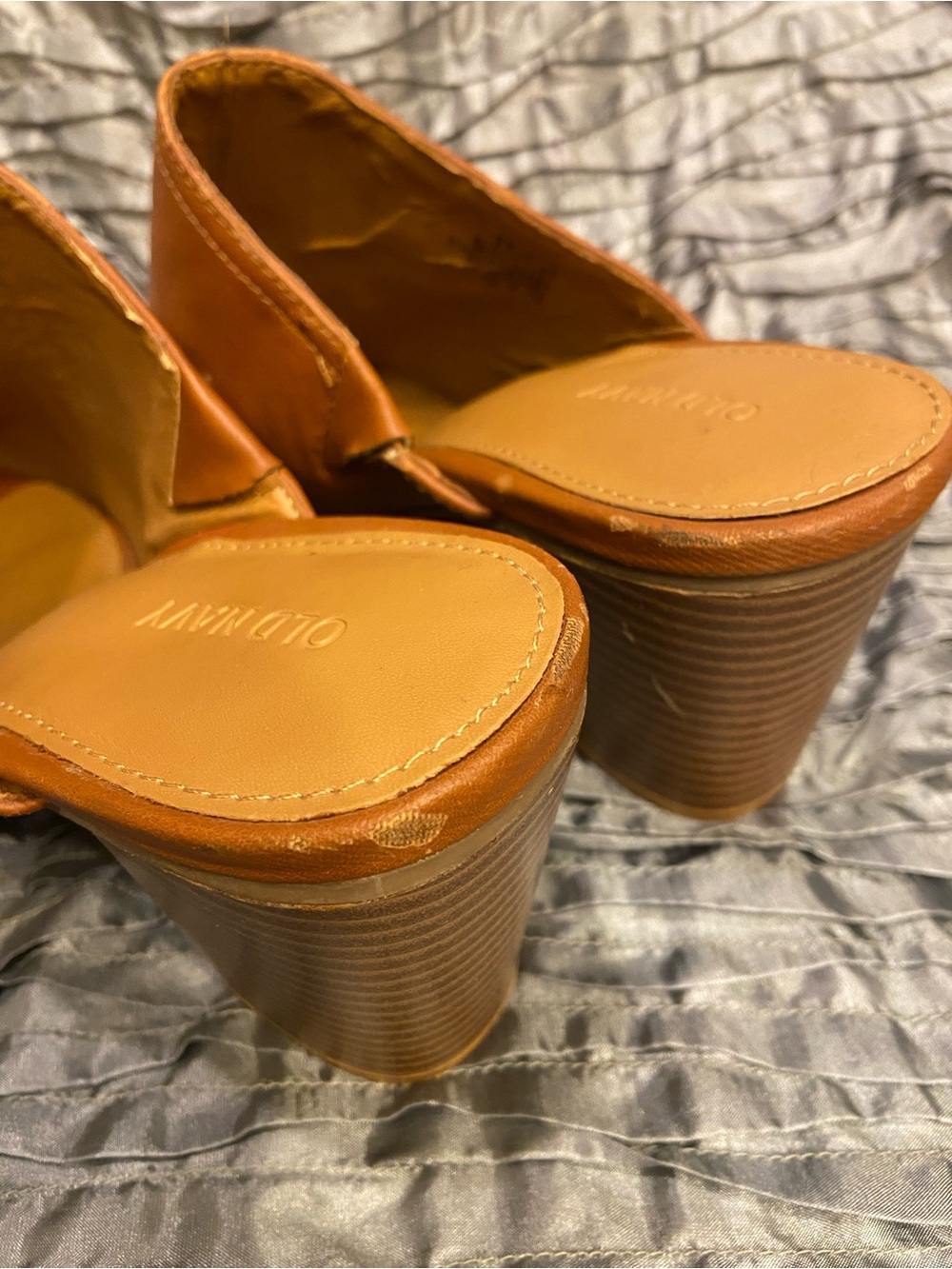 Old Navy Tan Open-Toe Slide Mules - Picture 7 of 12